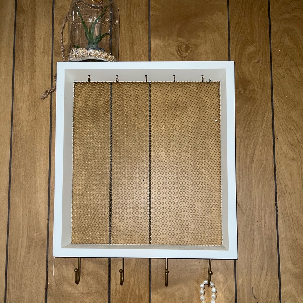 White shelf - Picture 2 of 2